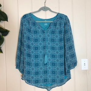 St. John’s Bay Blue Multi Design Blouse NWOT
Large 10 - 12
100% Polyester